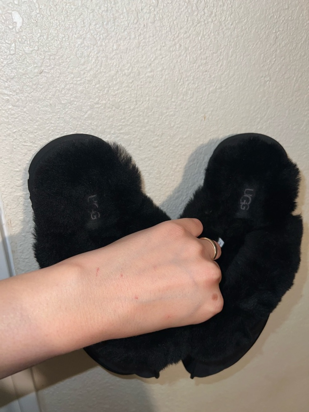 New in Box Ugg Disquette Black 1 Inch Platform Sheep Fur Slippers - Picture 7 of 10